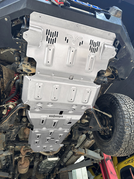 Защита Falcon радиатора, картера, РК, КПП для Toyota Hilux 2015-2024, алюминий, 8 мм