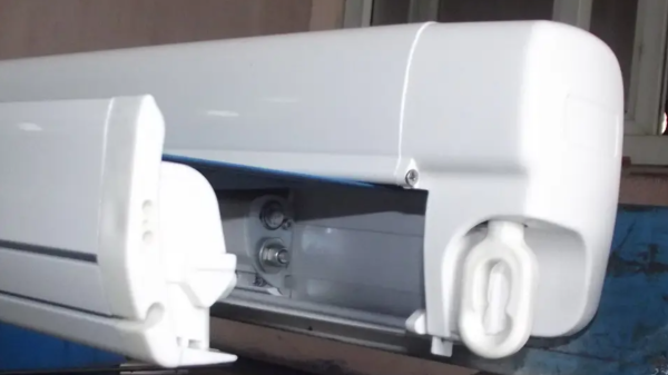 Маркиза автомобильная РИФ 2,5х2,0 м кассетная, привод механический, ручной, корпус белый