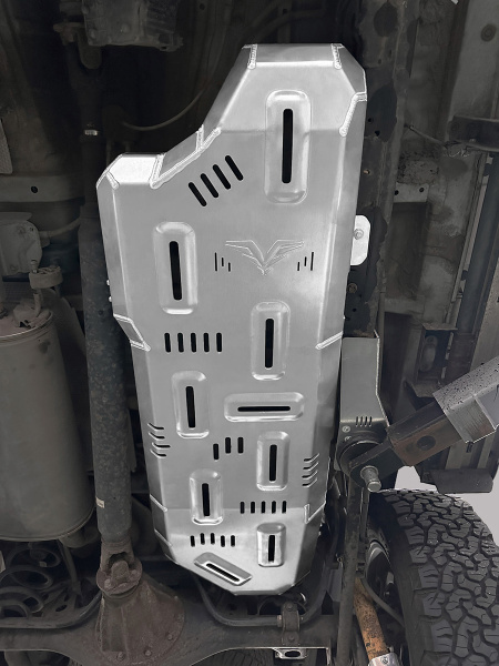 Защита Falcon топливного бака для Toyota Land Cruiser 150 4-го поколения (бензин, TX/VX), алюм. 5 мм