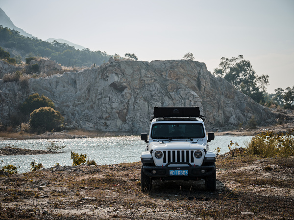 Палатка на крышу автомобиля Wild Land Voyager 160 Pro