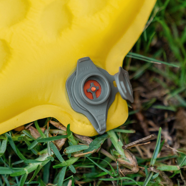 Коврик самонадувающийся Naturehike 183х53х3,5 см, овальный, желтый